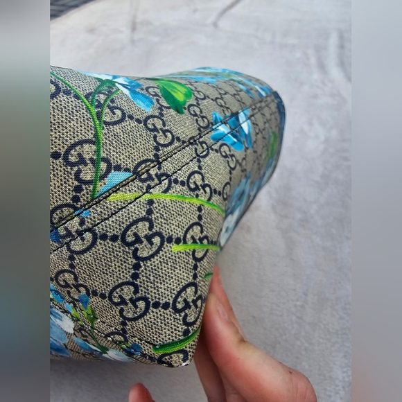 Authentic large Gucci GG Monogram Blooms Reversible Tote - Picture 16 of 16